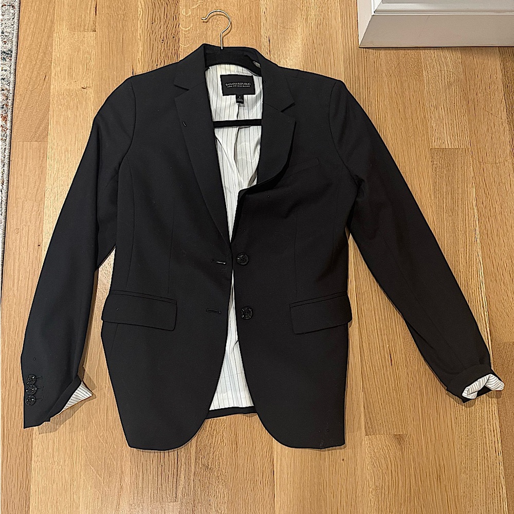 Banana republic women’s blazer (long and lean) size 2.